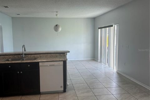 Casa en alquiler en Kissimmee, Florida, 4 dormitorios, 196.3 m2 № 1778561 - foto 6