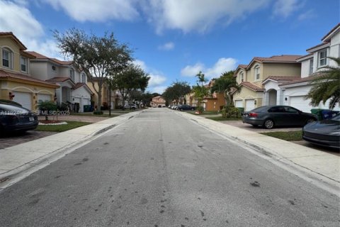 Casa en venta en Doral, Florida, 4 dormitorios, 205.96 m2 № 1982786 - foto 2