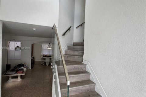 Casa en venta en Doral, Florida, 4 dormitorios, 205.96 m2 № 1982786 - foto 4