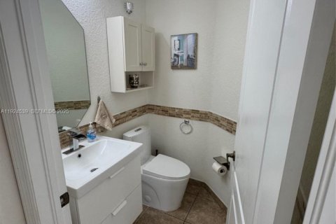 Casa en venta en Doral, Florida, 4 dormitorios, 205.96 m2 № 1982786 - foto 7