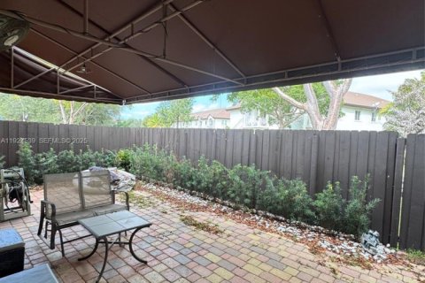 Casa en venta en Doral, Florida, 4 dormitorios, 205.96 m2 № 1982786 - foto 11