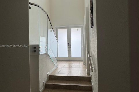 Casa en venta en Doral, Florida, 4 dormitorios, 205.96 m2 № 1982786 - foto 12