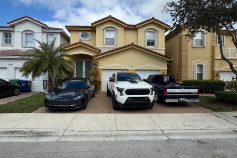 Casa en venta en Doral, Florida, 4 dormitorios, 205.96 m2 № 1982786 - foto 1