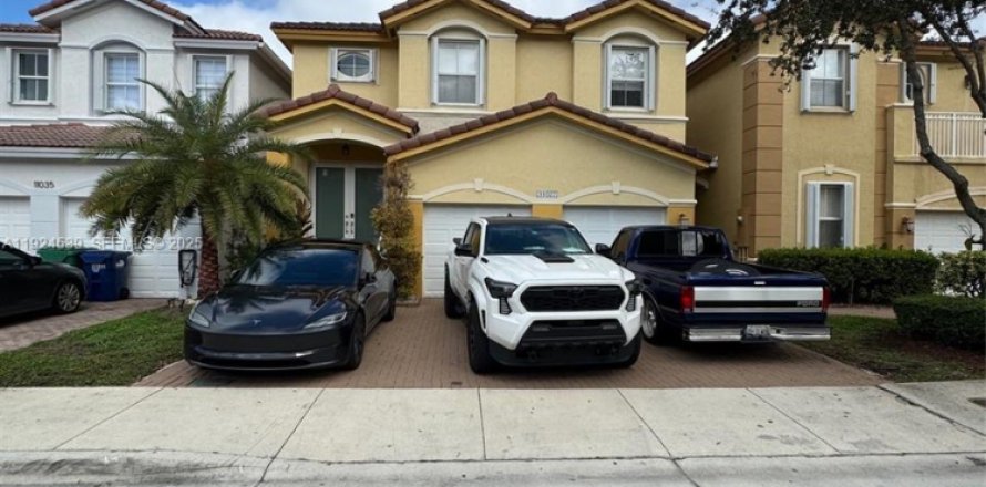 Casa en Doral, Florida 4 dormitorios, 205.96 m2 № 1982786