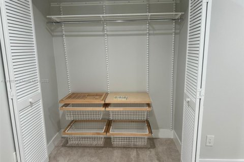 Touwnhouse à louer à Miami, Floride: 3 chambres, 146.79 m2 № 1924147 - photo 18