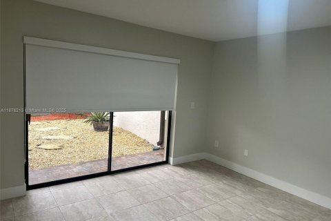Touwnhouse à louer à Miami, Floride: 3 chambres, 146.79 m2 № 1924147 - photo 14