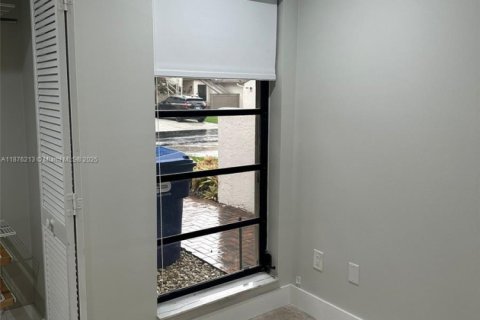 Touwnhouse à louer à Miami, Floride: 3 chambres, 146.79 m2 № 1924147 - photo 19