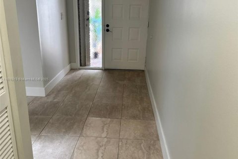 Touwnhouse à louer à Miami, Floride: 3 chambres, 146.79 m2 № 1924147 - photo 7