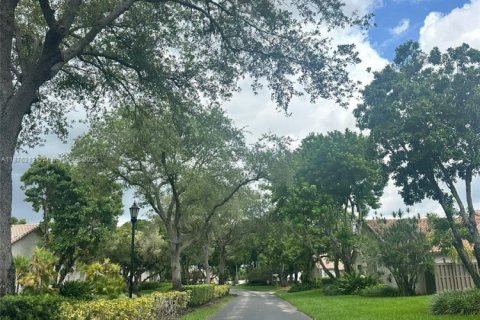 Touwnhouse à louer à Miami, Floride: 3 chambres, 146.79 m2 № 1924147 - photo 2
