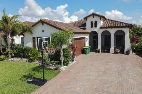 Casa en Ave Maria, Florida 4 dormitorios № 2088202