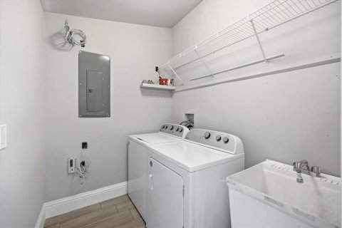 Villa ou maison à vendre à Sarasota, Floride: 2 chambres, 140.75 m2 № 2312777 - photo 13