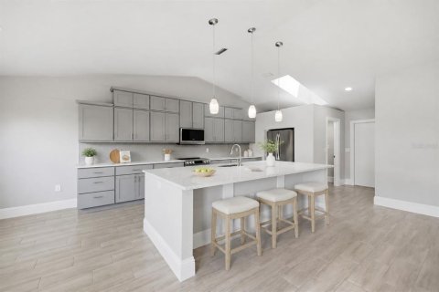 Villa ou maison à vendre à Sarasota, Floride: 2 chambres, 140.75 m2 № 2312777 - photo 5