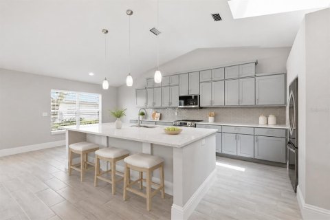 Villa ou maison à vendre à Sarasota, Floride: 2 chambres, 140.75 m2 № 2312777 - photo 4