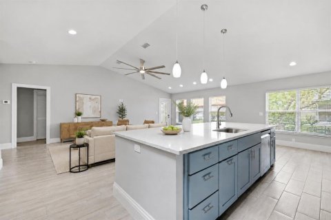 Villa ou maison à vendre à Sarasota, Floride: 2 chambres, 140.75 m2 № 2312777 - photo 6