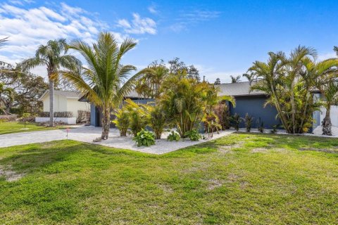 House in Belleair Beach, Florida 2 bedrooms, 126.35 sq.m. № 1721716 - photo 6