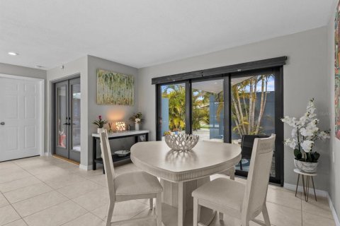 House in Belleair Beach, Florida 2 bedrooms, 126.35 sq.m. № 1721716 - photo 17