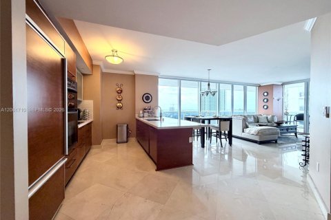 Condominio en alquiler en Hallandale Beach, Florida, 2 dormitorios, 135.45 m2 № 2339879 - foto 9
