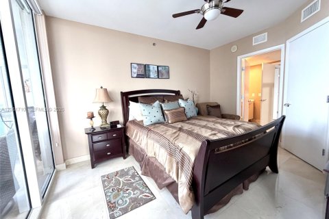 Condominio en alquiler en Hallandale Beach, Florida, 2 dormitorios, 135.45 m2 № 2339879 - foto 24