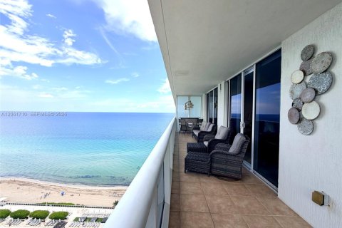 Condo à Hallandale Beach, Floride, 2 chambres  № 2339879