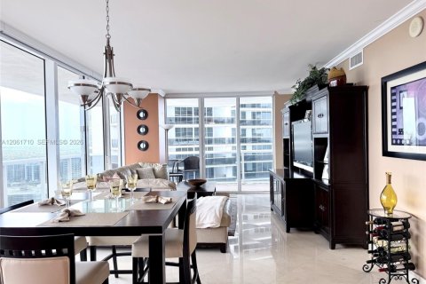Condominio en alquiler en Hallandale Beach, Florida, 2 dormitorios, 135.45 m2 № 2339879 - foto 4
