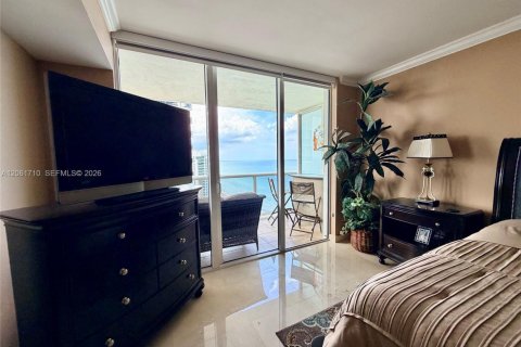 Condominio en alquiler en Hallandale Beach, Florida, 2 dormitorios, 135.45 m2 № 2339879 - foto 19