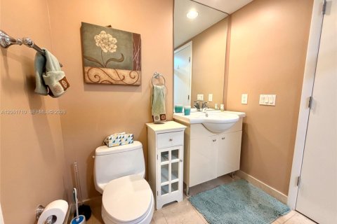 Condominio en alquiler en Hallandale Beach, Florida, 2 dormitorios, 135.45 m2 № 2339879 - foto 27