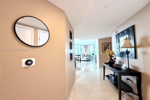 Condominio en alquiler en Hallandale Beach, Florida, 2 dormitorios, 135.45 m2 № 2339879 - foto 5
