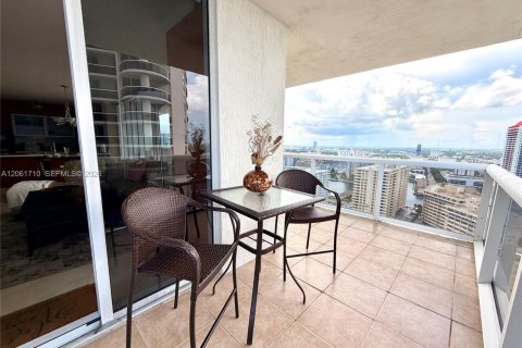 Condominio en alquiler en Hallandale Beach, Florida, 2 dormitorios, 135.45 m2 № 2339879 - foto 30