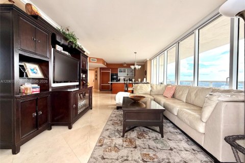 Condominio en alquiler en Hallandale Beach, Florida, 2 dormitorios, 135.45 m2 № 2339879 - foto 14