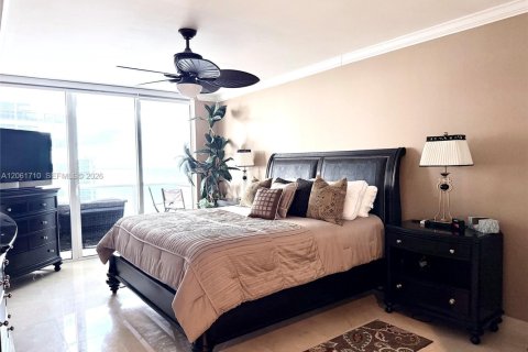 Condominio en alquiler en Hallandale Beach, Florida, 2 dormitorios, 135.45 m2 № 2339879 - foto 15