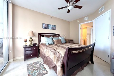 Condominio en alquiler en Hallandale Beach, Florida, 2 dormitorios, 135.45 m2 № 2339879 - foto 23