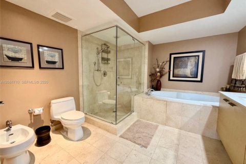 Condominio en alquiler en Hallandale Beach, Florida, 2 dormitorios, 135.45 m2 № 2339879 - foto 22