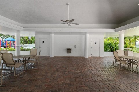 House in Miami, Florida 5 bedrooms, 453.46 sq.m. № 1700738 - photo 26