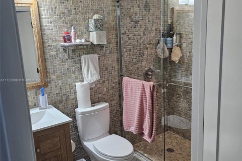 House in Miami, Florida 5 bedrooms, 453.46 sq.m. № 1700738 - photo 21