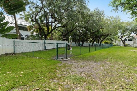 House in Miami, Florida 5 bedrooms, 453.46 sq.m. № 1700738 - photo 23