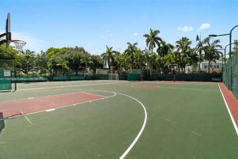 House in Miami, Florida 5 bedrooms, 453.46 sq.m. № 1700738 - photo 30
