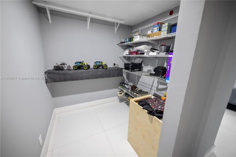 Villa ou maison à vendre à Miami, Floride: 3 chambres, 111.02 m2 № 1871445 - photo 11