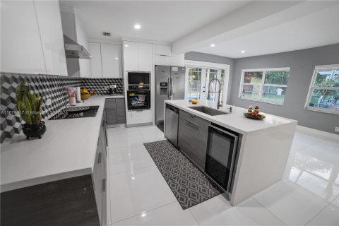 Villa ou maison à vendre à Miami, Floride: 3 chambres, 111.02 m2 № 1871445 - photo 19