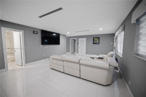 Villa ou maison à vendre à Miami, Floride: 3 chambres, 111.02 m2 № 1871445 - photo 7