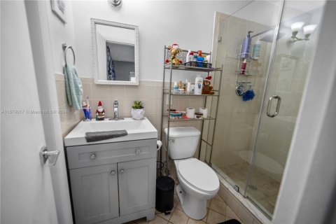 Villa ou maison à vendre à Miami, Floride: 3 chambres, 111.02 m2 № 1871445 - photo 15
