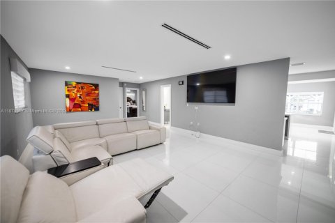 Villa ou maison à vendre à Miami, Floride: 3 chambres, 111.02 m2 № 1871445 - photo 5