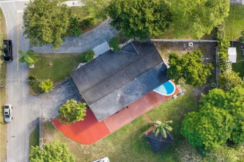 Villa ou maison à vendre à Miami, Floride: 3 chambres, 111.02 m2 № 1871445 - photo 2