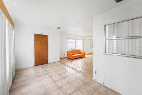 Copropriété à vendre à Pinellas Park, Floride: 2 chambres, 108.23 m2 № 2094375 - photo 3