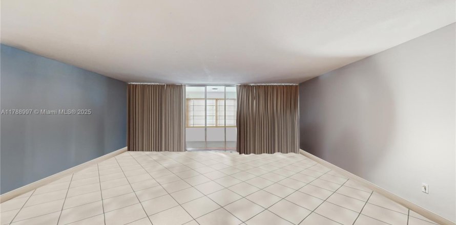 Condominio en Miami, Florida, 2 dormitorios № 1861296