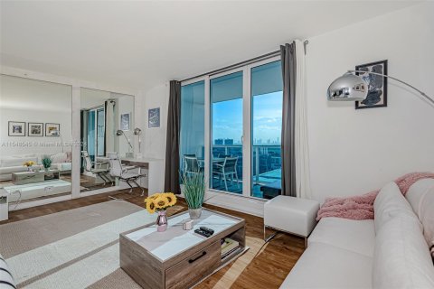 Снять в аренду кондоминиум в Майами-Бич, Флорида 55.74м2, № 1058685 - фото 3
