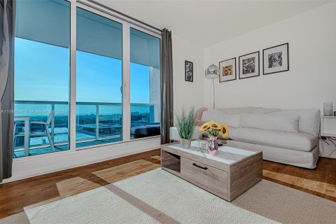 Снять в аренду кондоминиум в Майами-Бич, Флорида 55.74м2, № 1058685 - фото 16