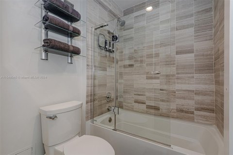 Снять в аренду кондоминиум в Майами-Бич, Флорида 55.74м2, № 1058685 - фото 10