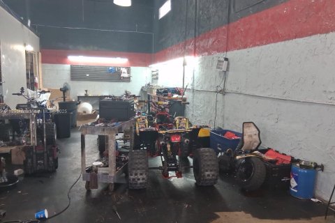 Commercial property in Opa-locka, Florida № 1979836 - photo 20