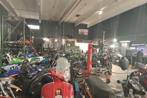 Commercial property in Opa-locka, Florida № 1979836 - photo 25