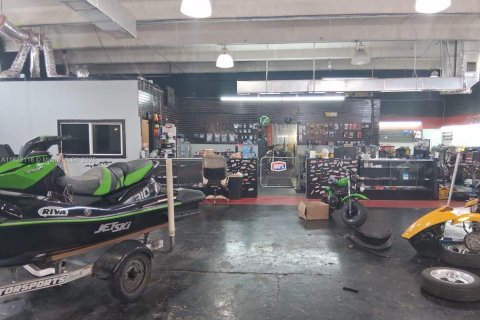 Commercial property in Opa-locka, Florida № 1979836 - photo 14